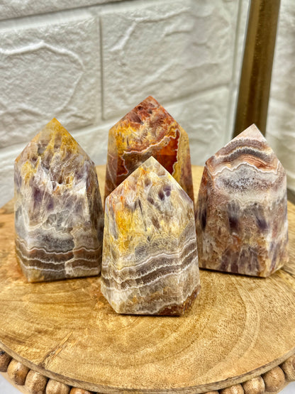 1 stunning enchanted quartz tower from Brazil (amethyst, chalcedony, iron, hematite, quartz, etc.)