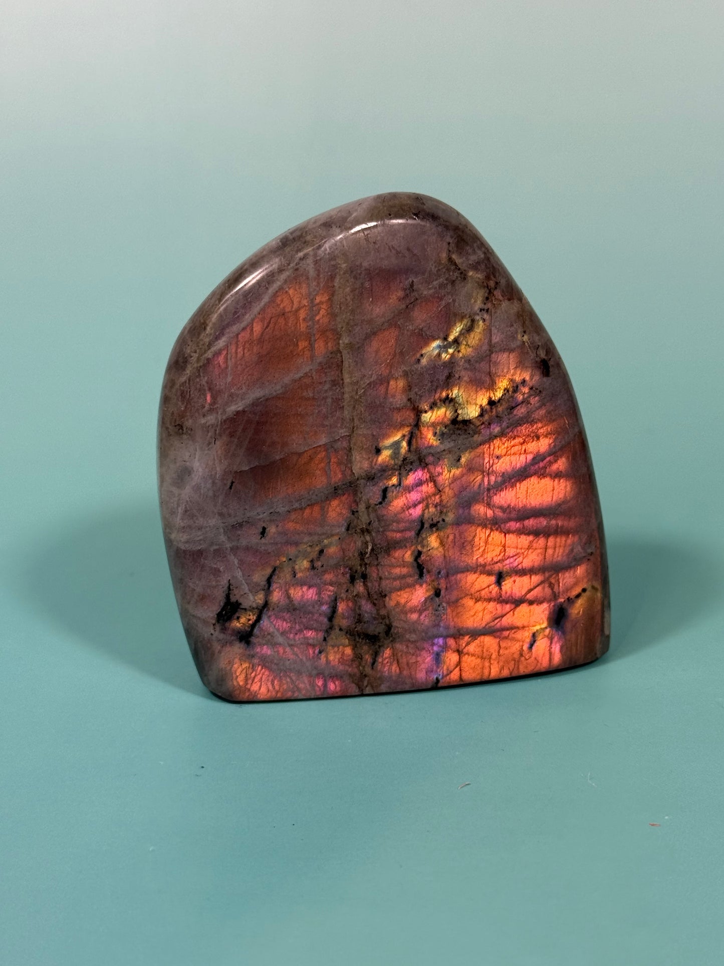 Hot pink flash labradorite Q