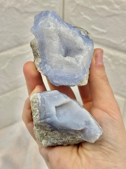 1 raw blue lace agate from Malawi