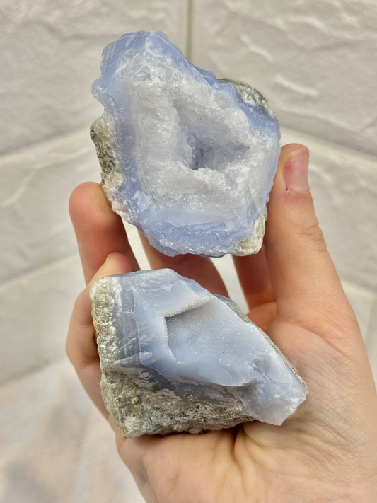 1 raw blue lace agate from Malawi