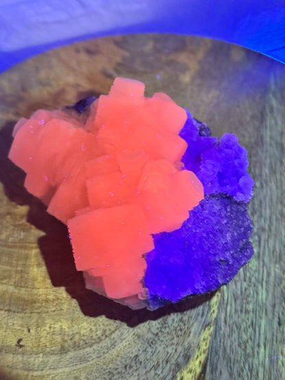 AAA pink coin calcite with fluorite specimen from China (UV REACTIVE)