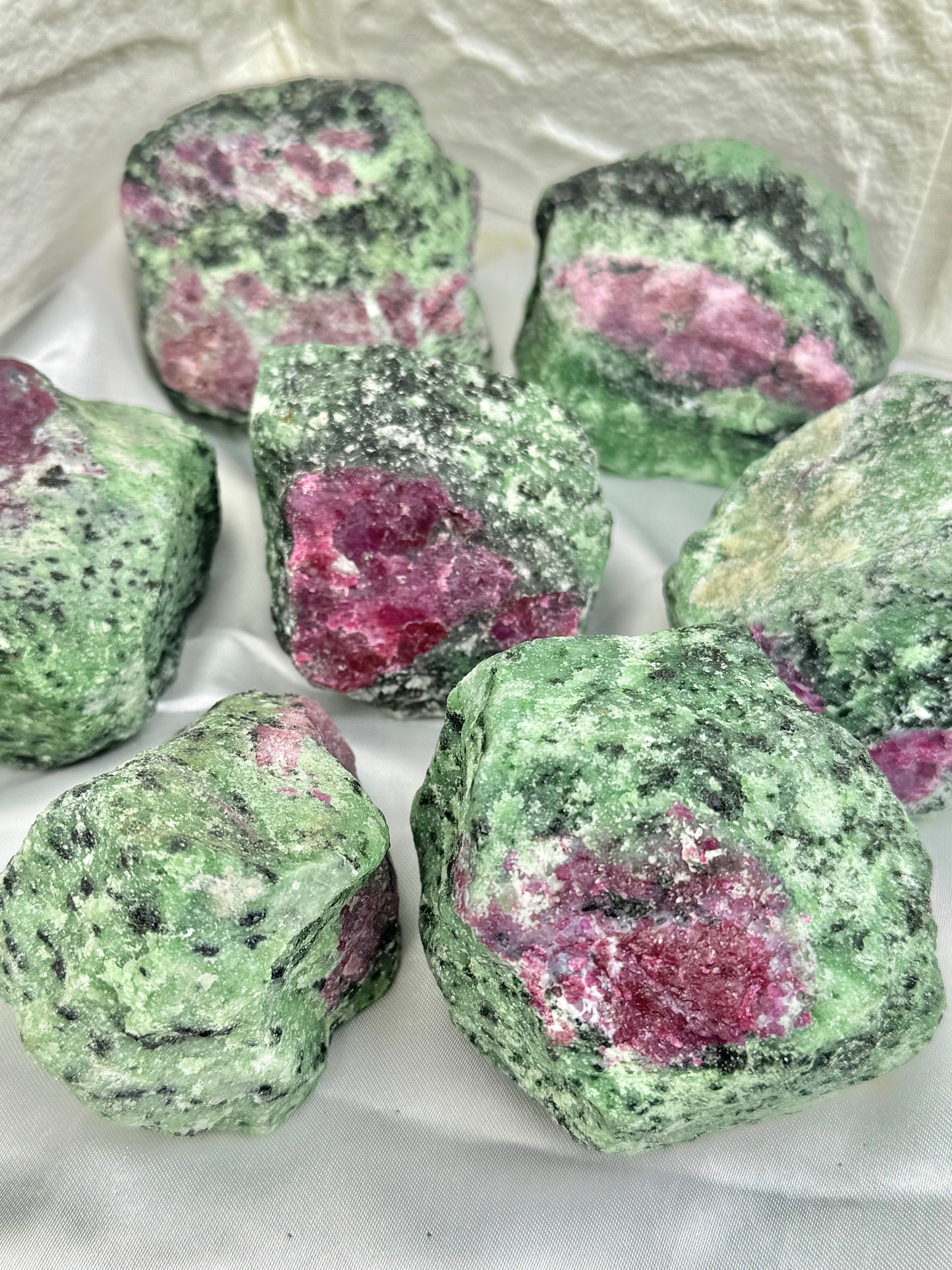 1 raw high-grade ruby in zoisite from Tanzania