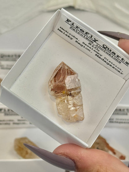 1 UV reactive firefly quartz from Madagascar