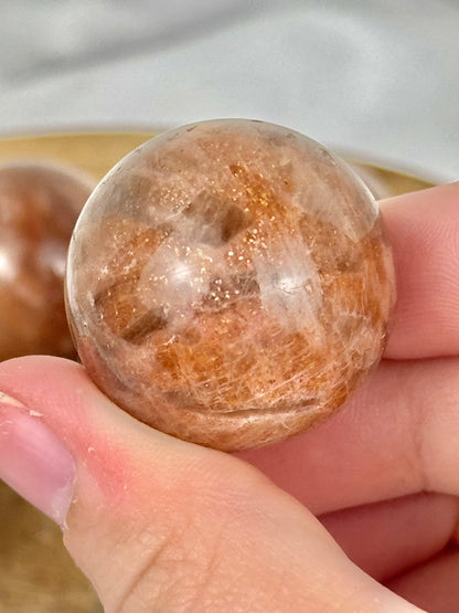 1 flashy sunstone x moonstone sphere from Tanzania