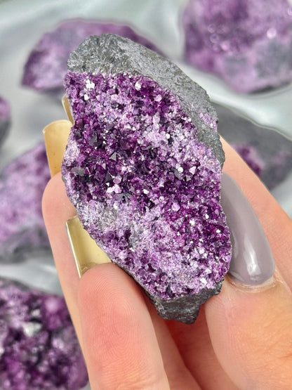 1 gorgeous raw kammererite specimen from Turkey