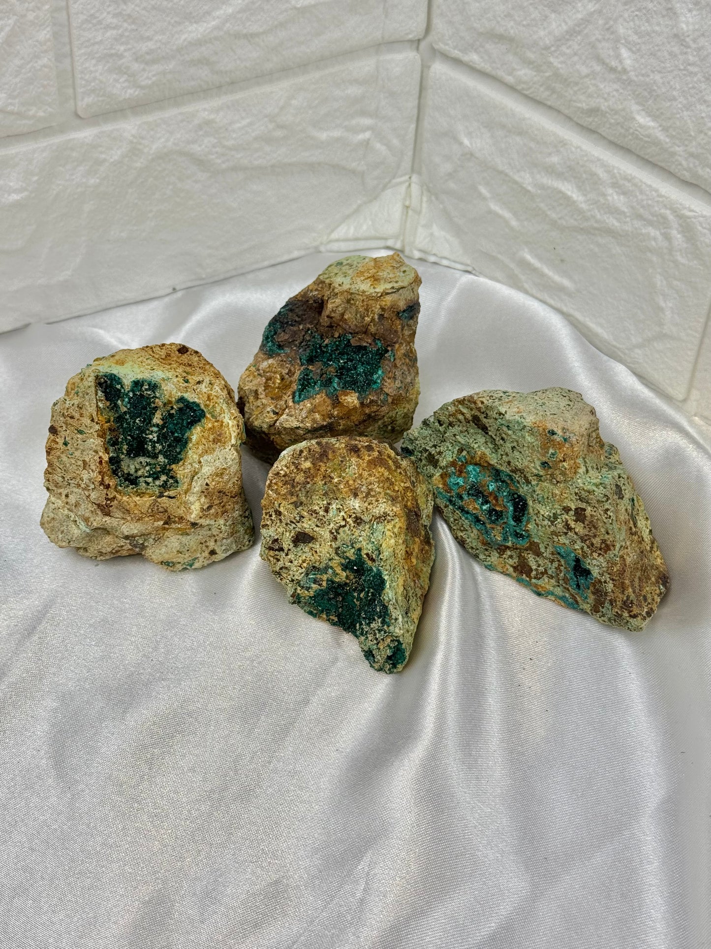 1 brochantite specimen from Arizona