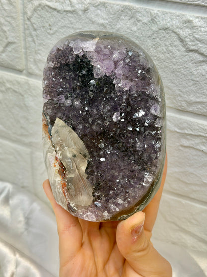 Amazing purple Uruguay amethyst with calcite M