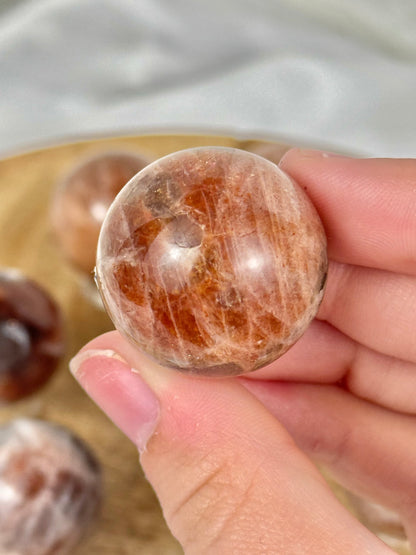 1 flashy sunstone x moonstone sphere from Tanzania