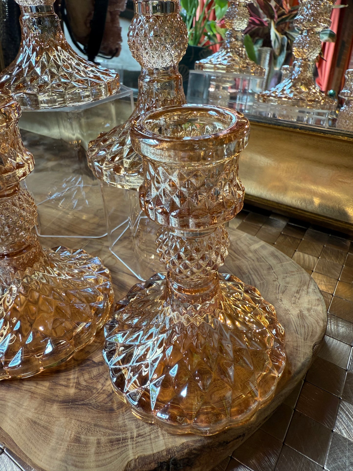 1 golden amber glass sphere holder (sphere not included)