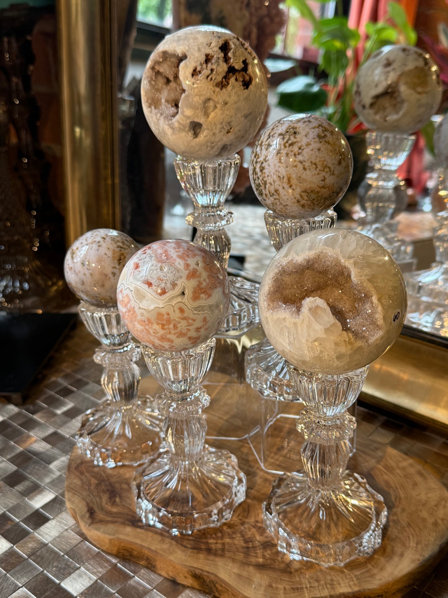 1 clear glass sphere holder (sphere not included)