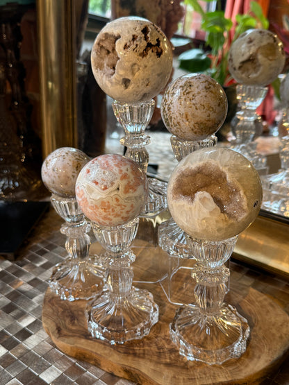 1 clear glass sphere holder (sphere not included)