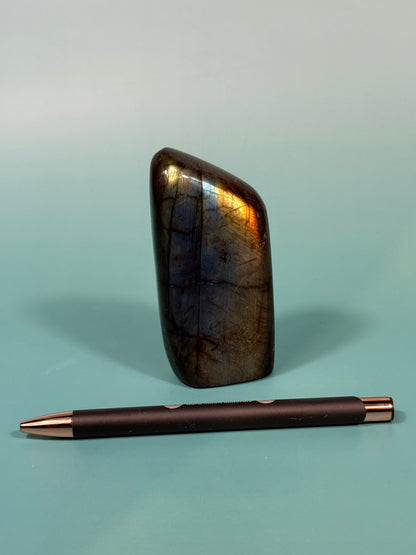 Rainbow flash labradorite Freeform K