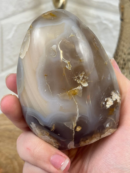 Flower agate freeform from Madagascar (natural lines)