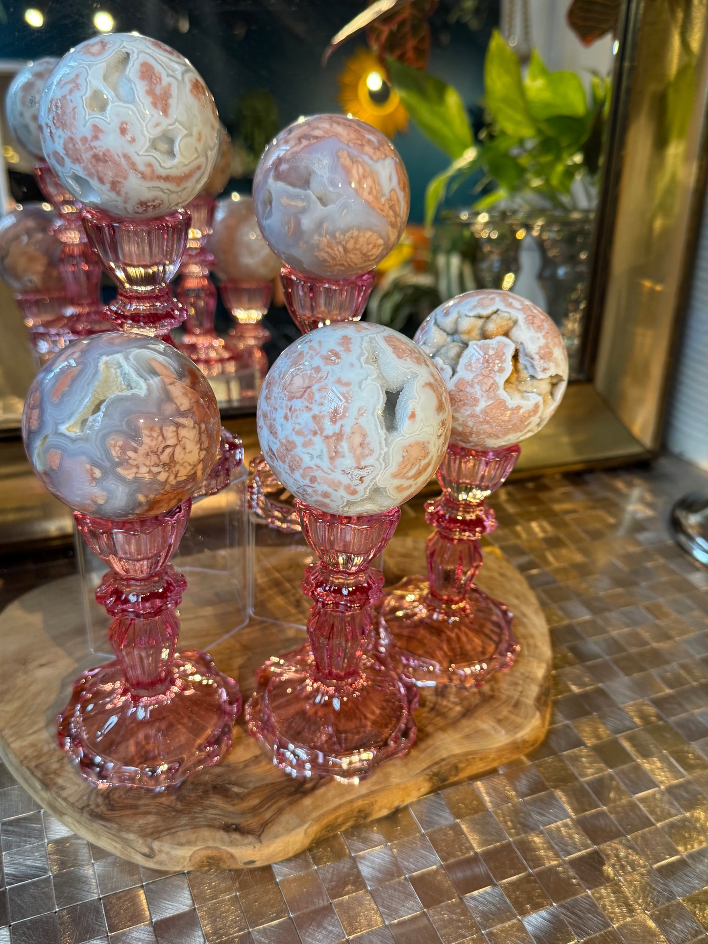 1 dark pink glass sphere holder (sphere not included)