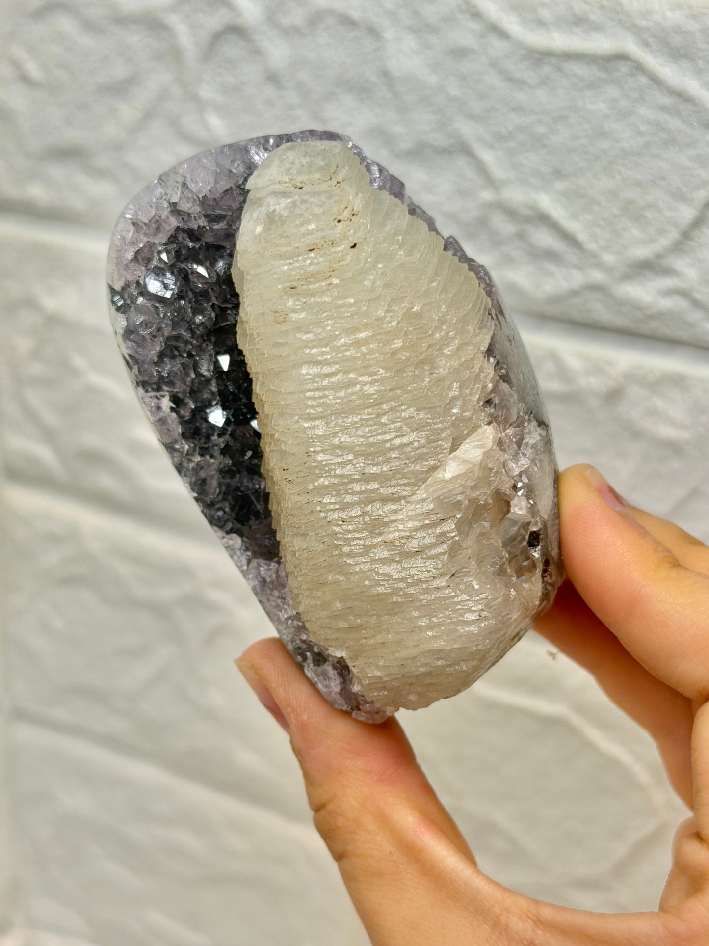 Incredible Uruguay amethyst with large calcite M