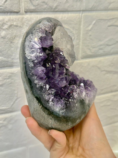 Juicy purple Uruguay amethyst with calcite E