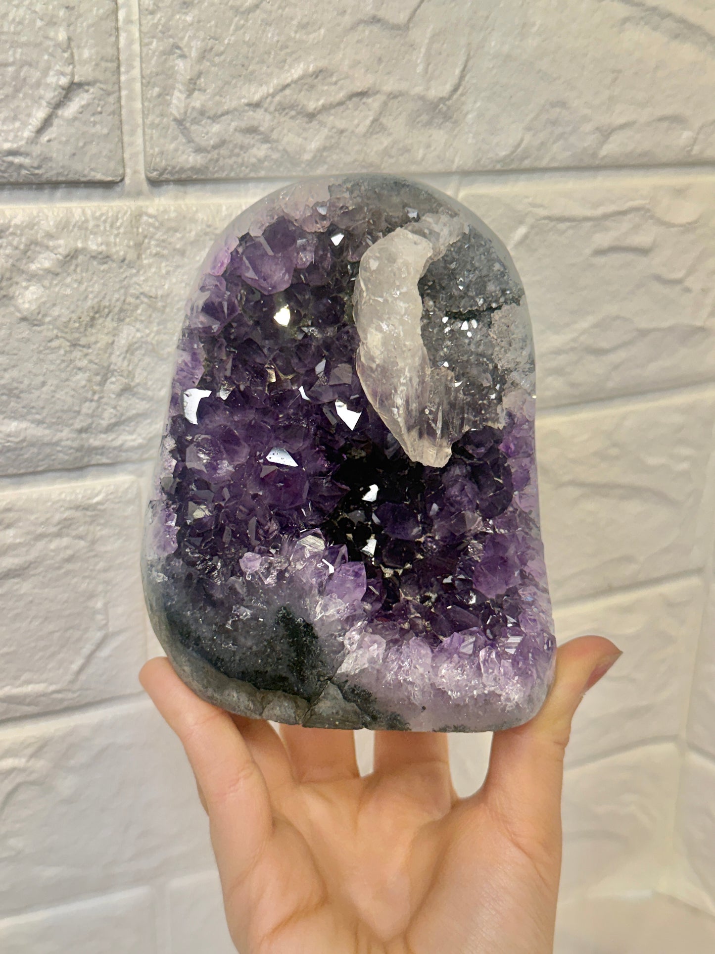 Juicy purple Uruguay amethyst with calcite E
