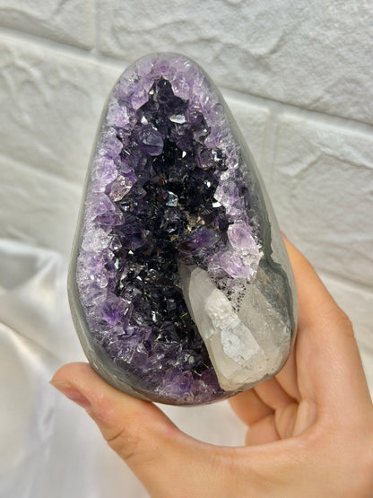 Juicy deep purple Uruguay amethyst with calcite T