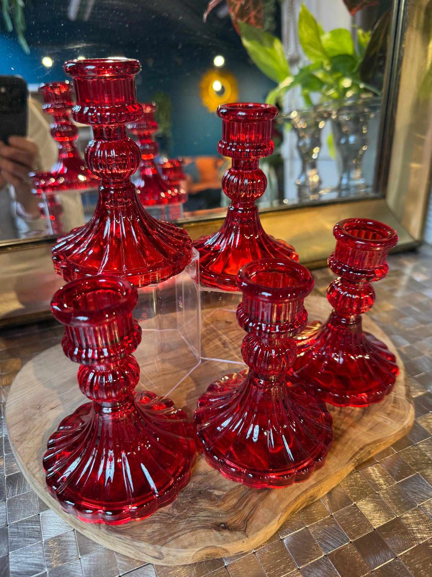 1 red glass sphere holder (sphere not included)