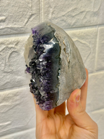 Juicy purple Uruguay amethyst with calcite S