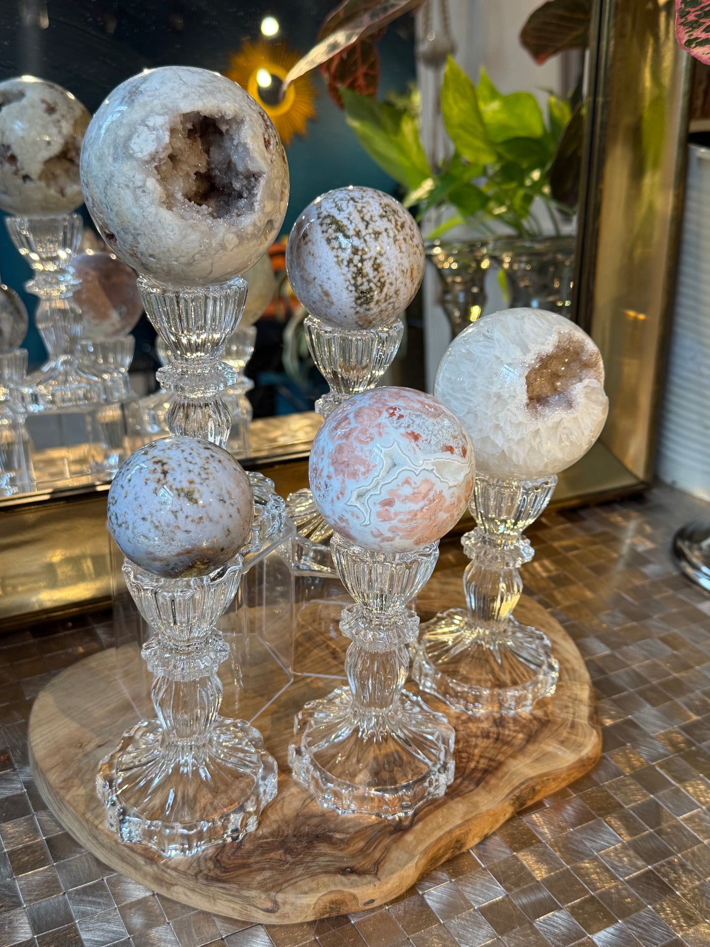 1 clear glass sphere holder (sphere not included)