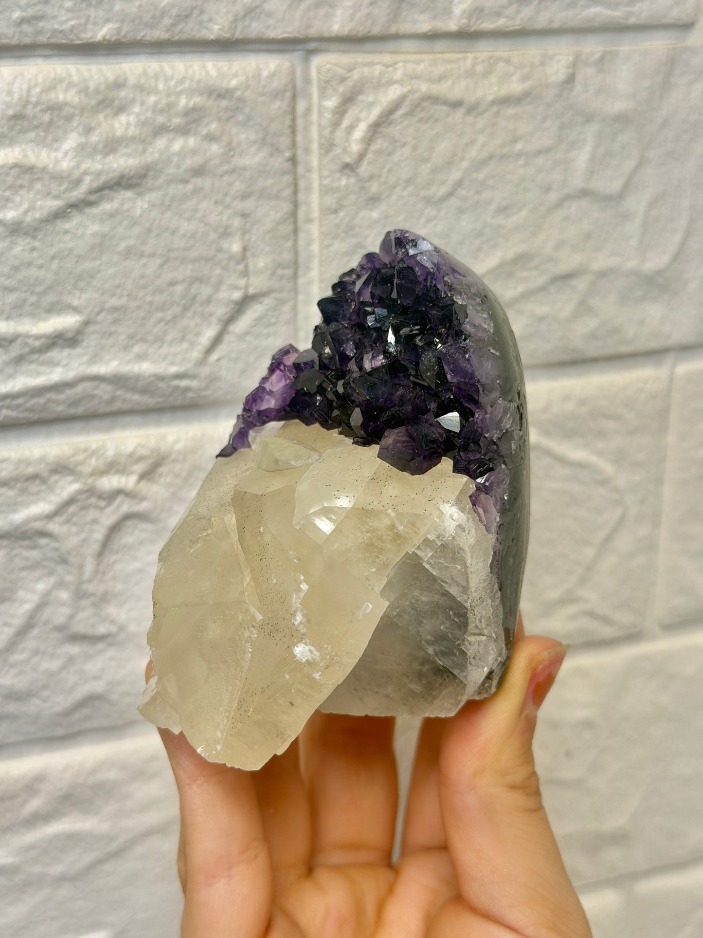 Beautiful purple Uruguay amethyst with calcite U