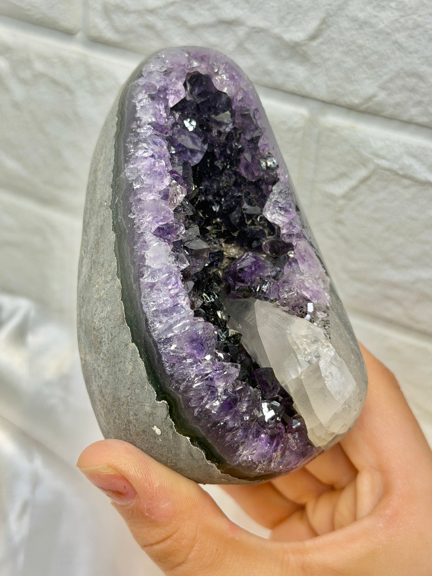Juicy deep purple Uruguay amethyst with calcite T