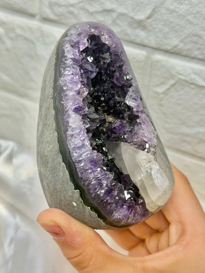Juicy deep purple Uruguay amethyst with calcite T