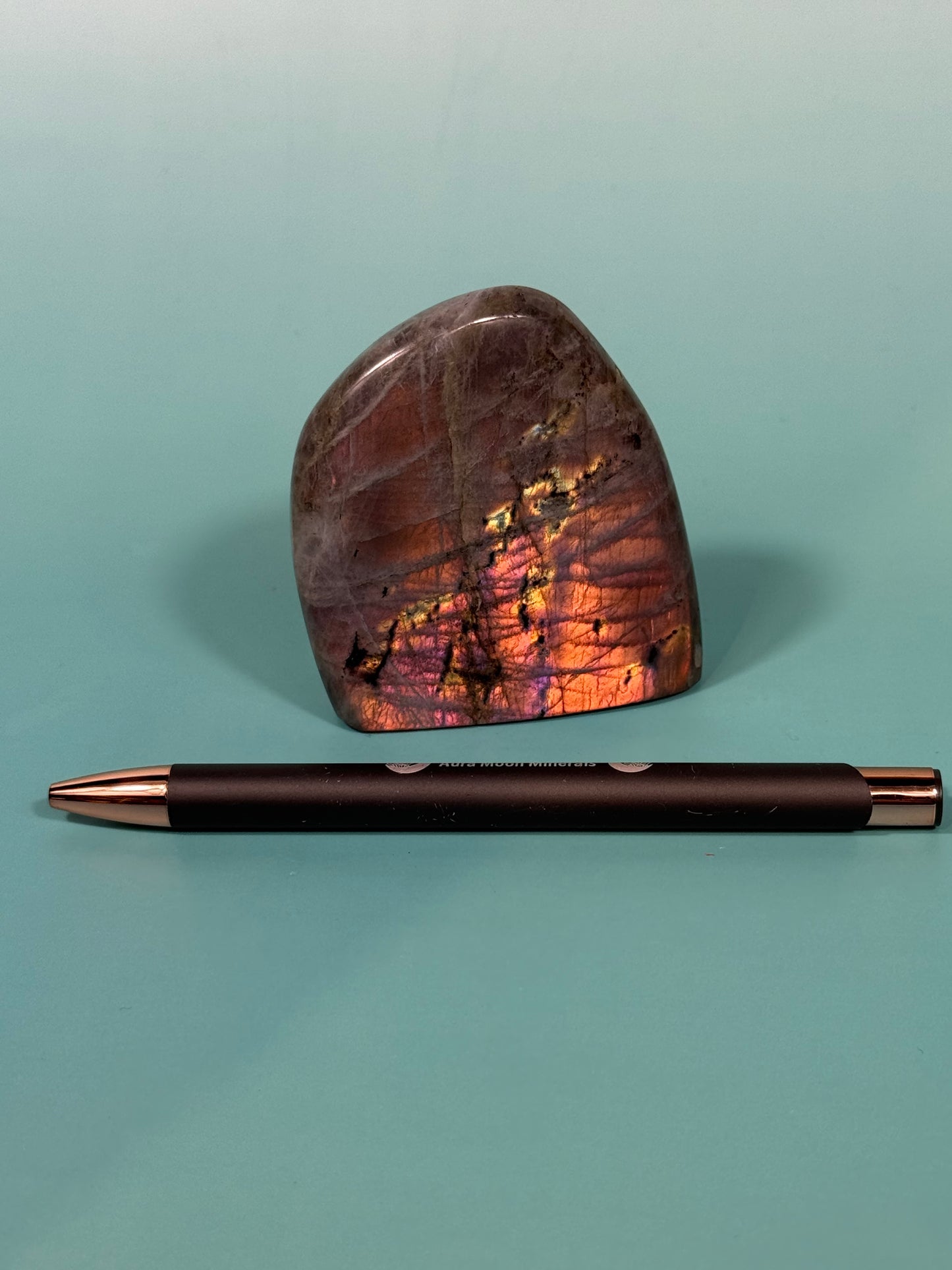 Hot pink flash labradorite Q