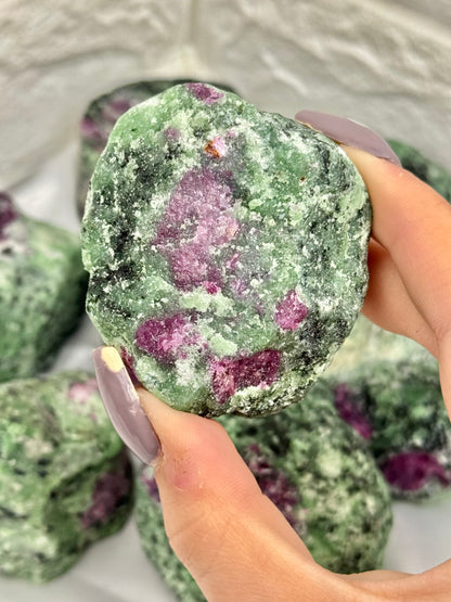 1 raw high-grade ruby in zoisite from Tanzania