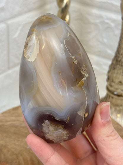 Flower agate freeform from Madagascar (natural lines)