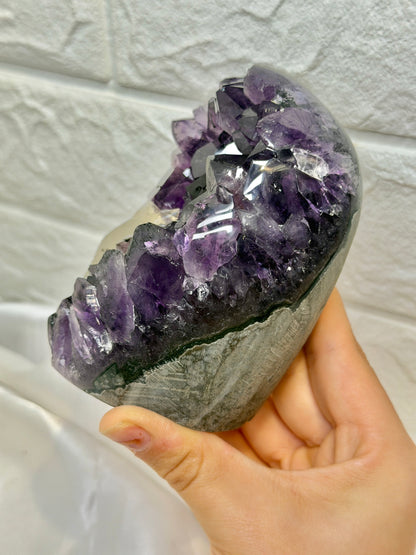 Stunning juicy purple Uruguay amethyst with calcite L