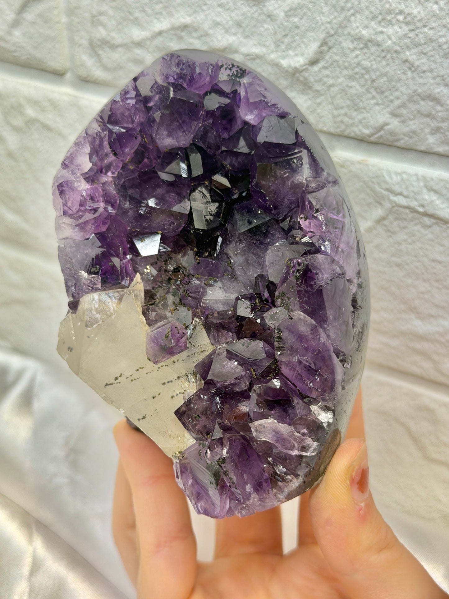 Stunning juicy purple Uruguay amethyst with calcite L