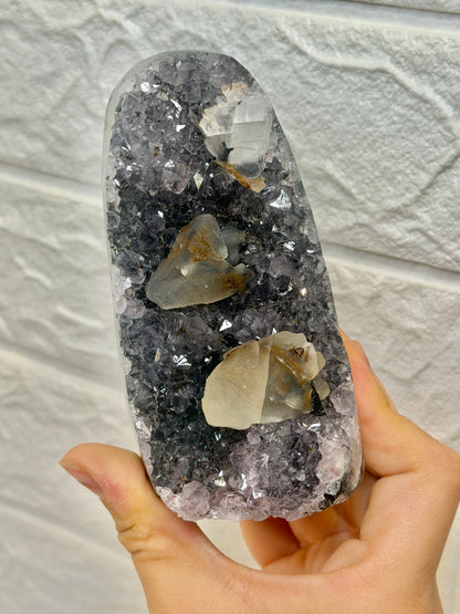 Stunning Uruguay amethyst with calcite P