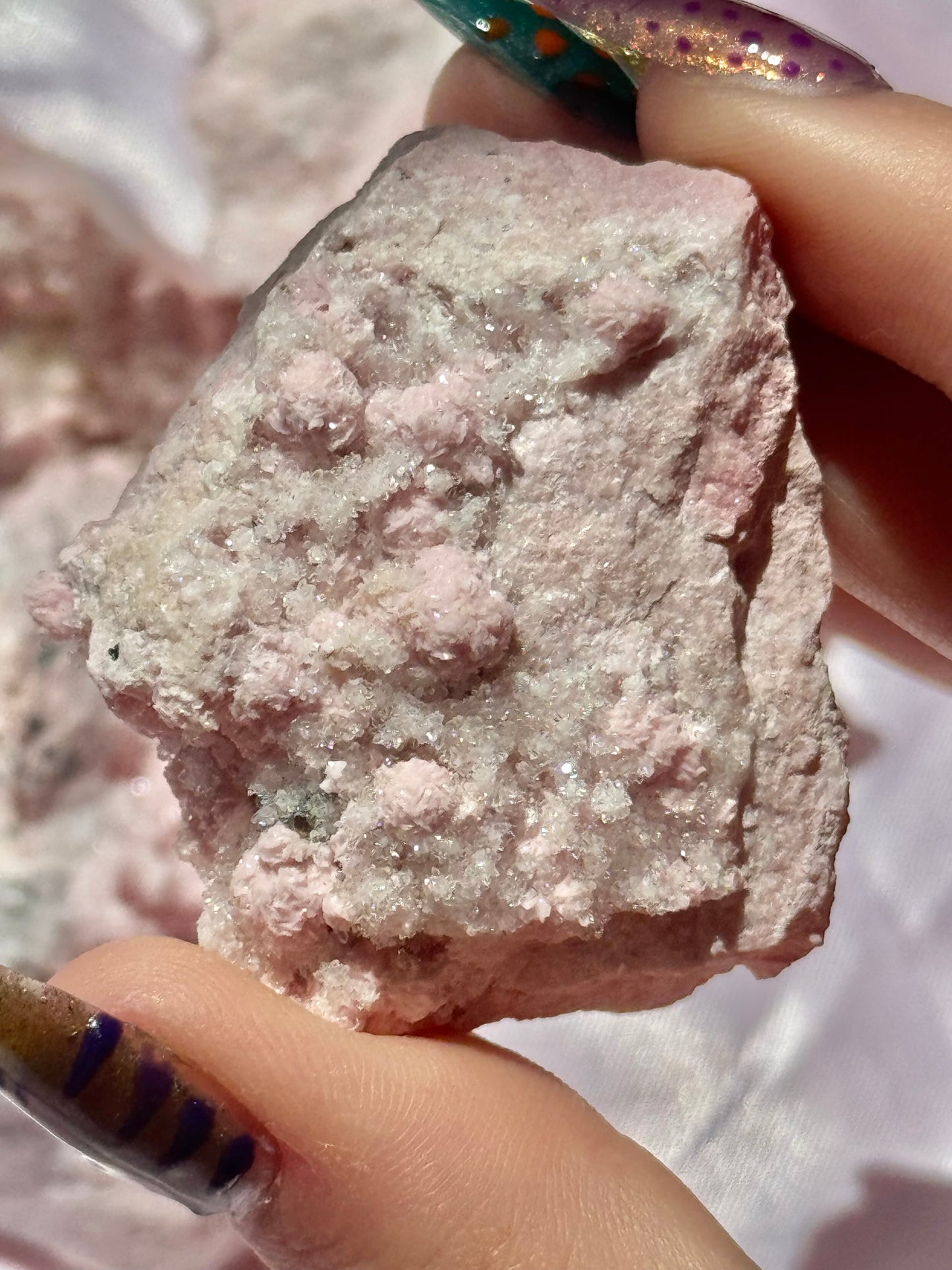1 intuitive rhodochrosite x quartz x pyrite specimen from Peru