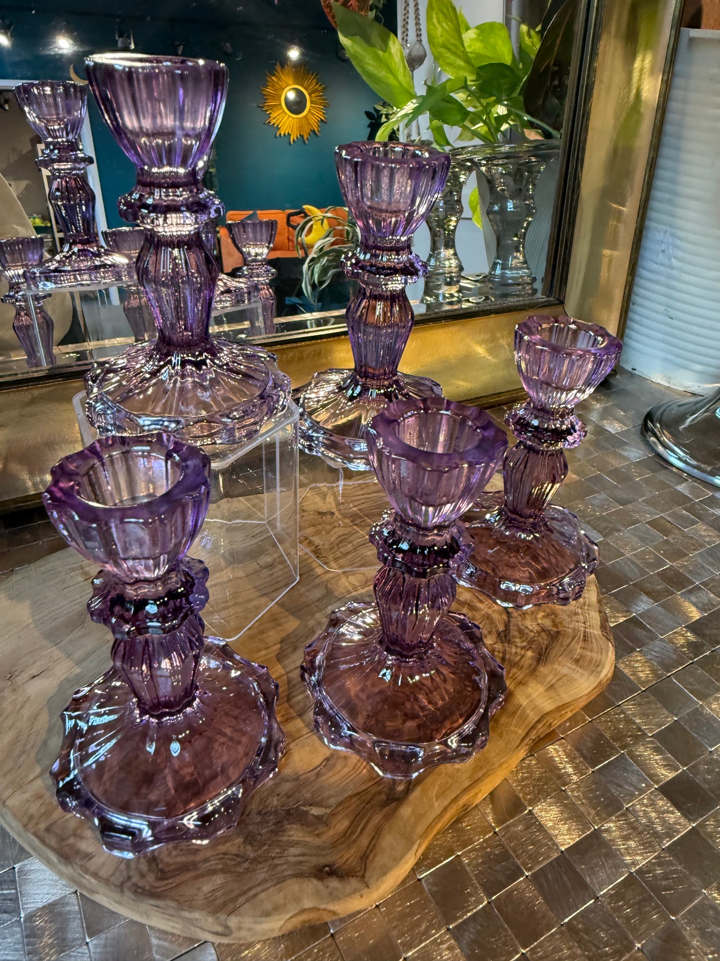 1 purple glass sphere holder (sphere not included)