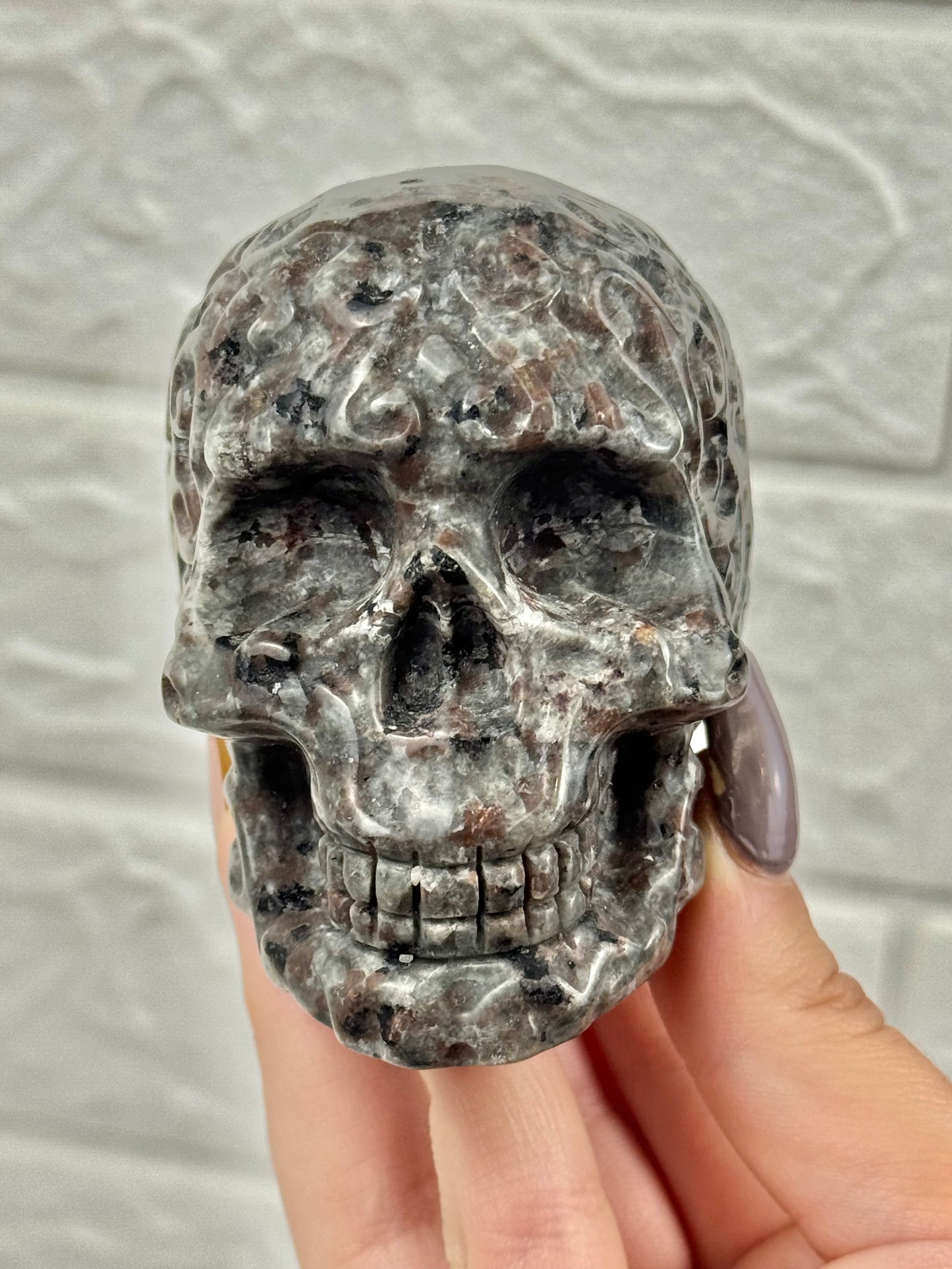 UV reactive yooperlite skull