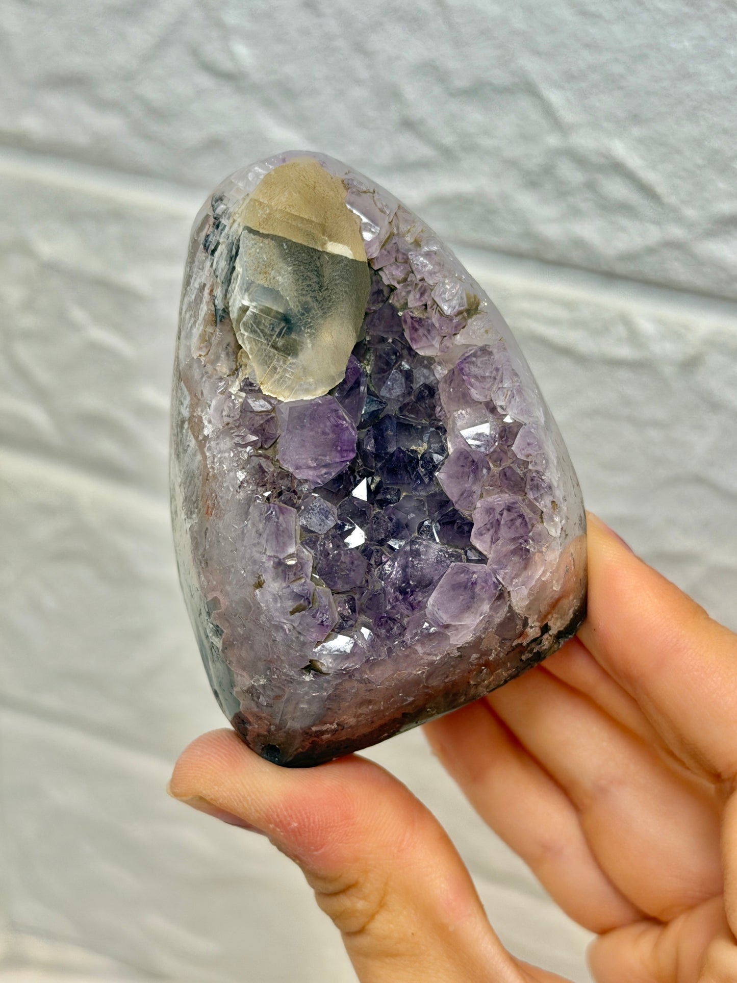 Gorgeous Uruguay amethyst with calcite Q