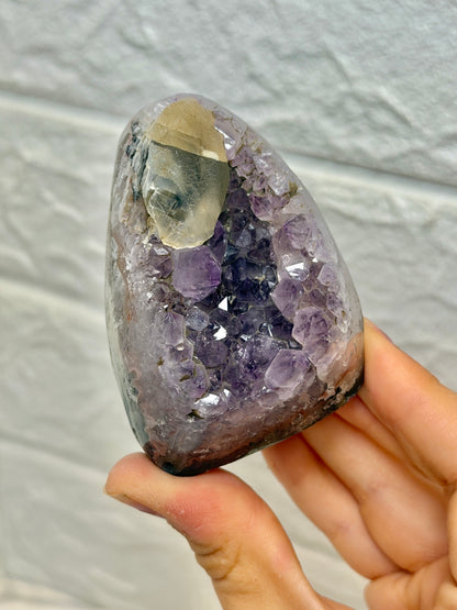 Gorgeous Uruguay amethyst with calcite Q