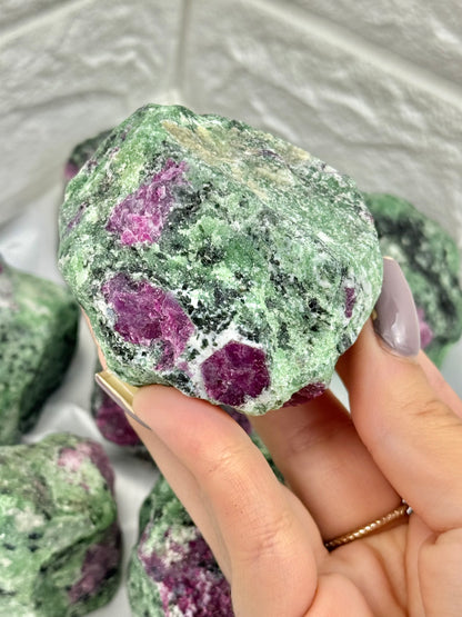 1 raw high-grade ruby in zoisite from Tanzania