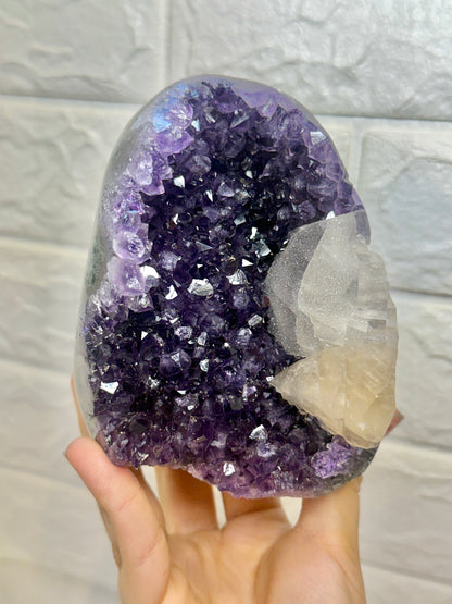 Deep purple Uruguay amethyst with sugary calcite K