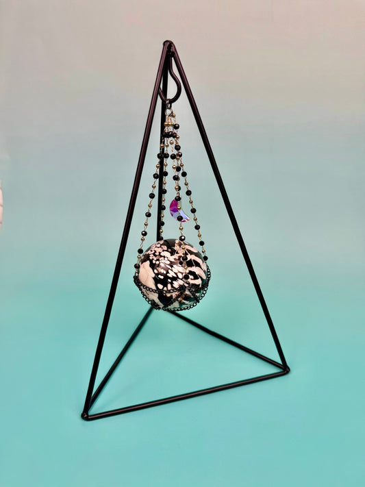 MED Black pyramid hanging sphere stand (crystal not included)