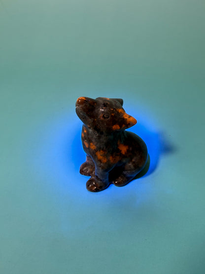 1 yooperlite wolf carving