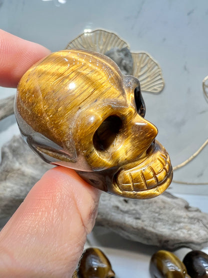 1 flashy tigers eye skull