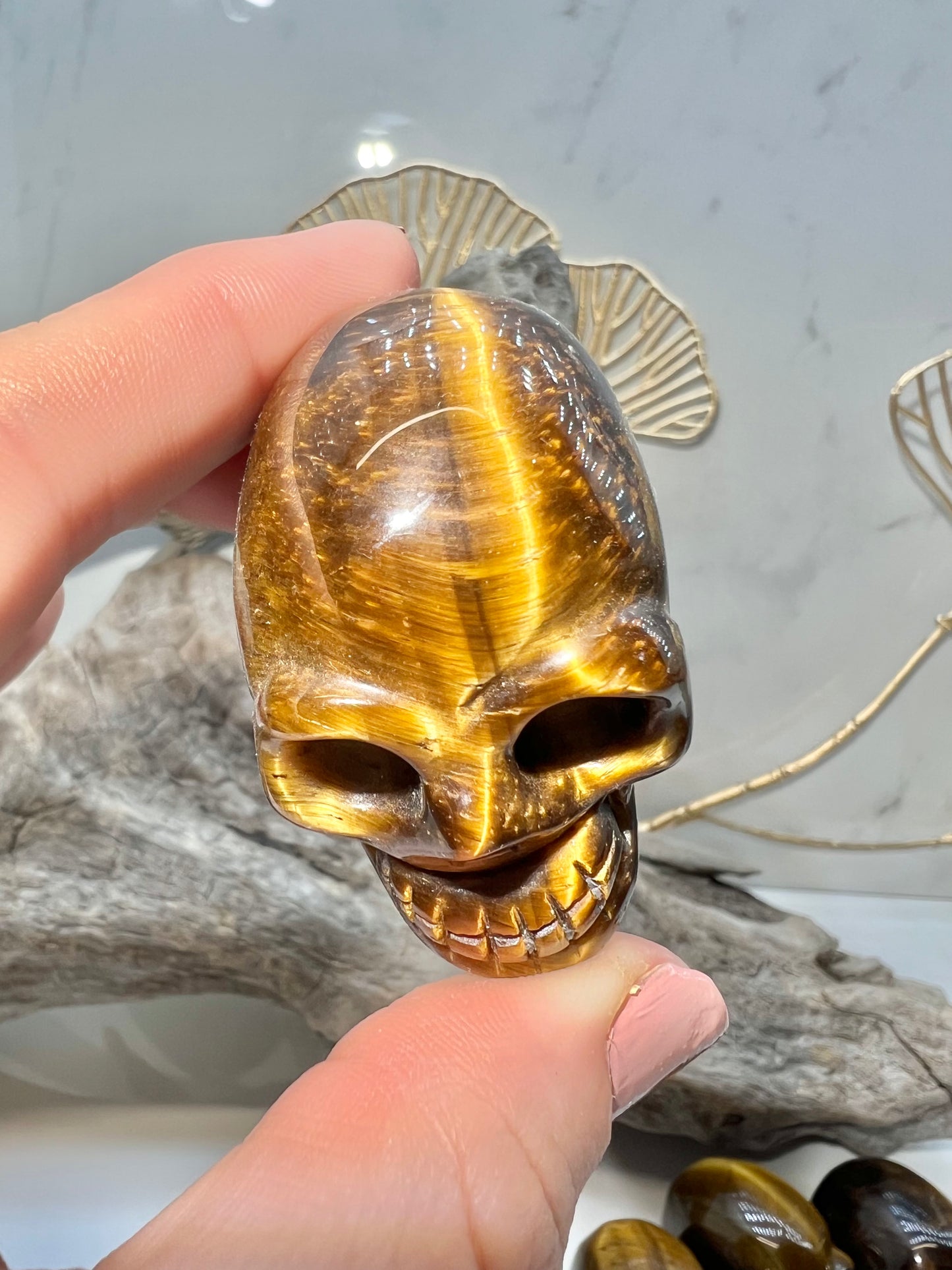 1 flashy tigers eye skull