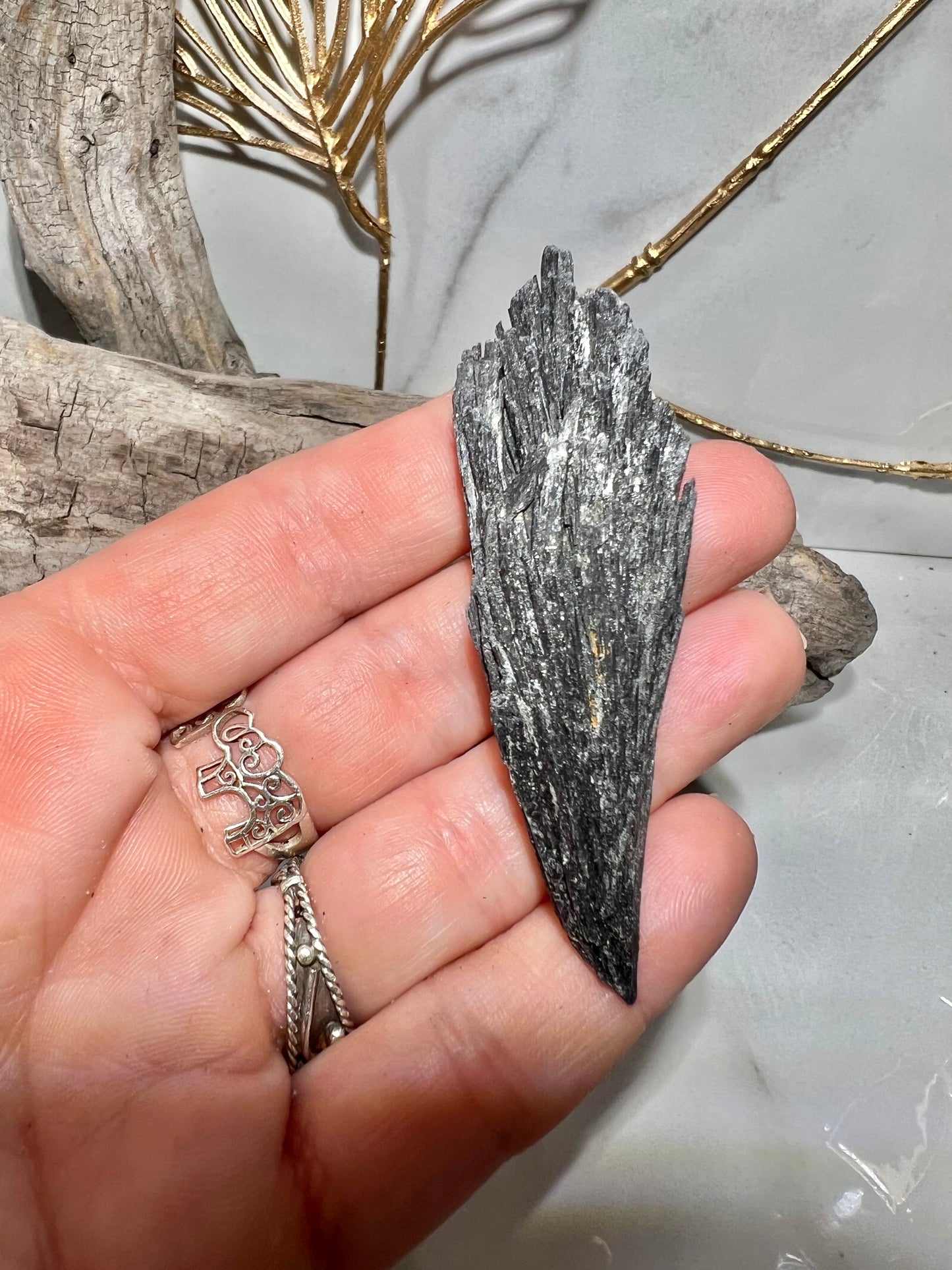 1 raw black kyanite blade