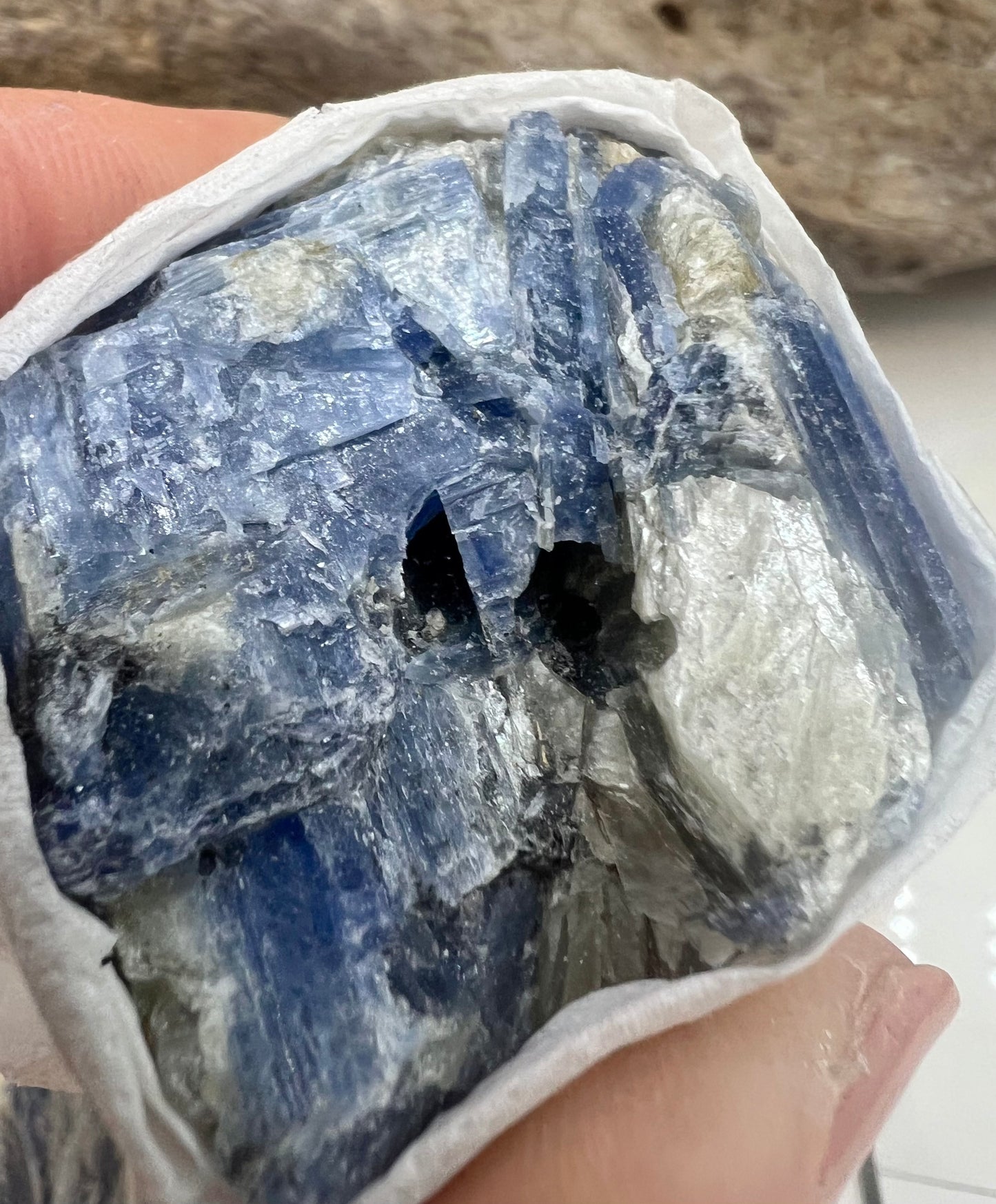 1 raw piece of blue kyanite from Brazil