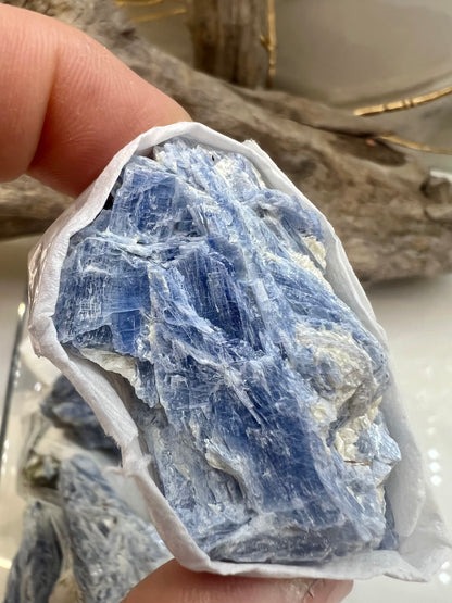 1 raw piece of blue kyanite from Brazil