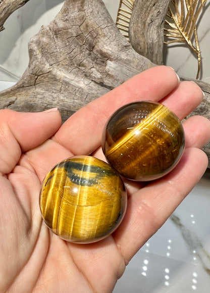 1 flashy tigers eye skull