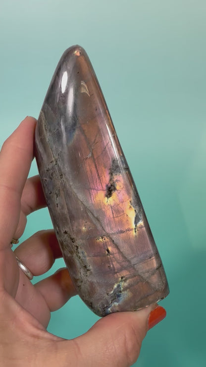 Gorgeous peach/pink flash labradorite Freeform L